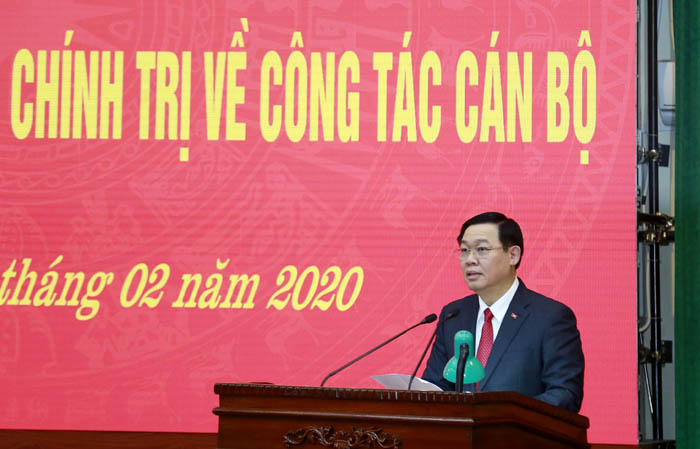Tân Bí thư Thành uỷ Hà Nội Vương Đình Huệ phát biểu tại hội nghị Tân Bí thư Thành uỷ Hà Nội Vương Đình Huệ phát biểu tại hội nghị