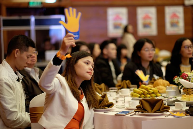 ... và cùng giơ cao mảnh ghép vào bức tranh chung về ứng phó và xóa bỏ bạo lực đối với phụ nữ và trẻ em ... và cùng giơ cao mảnh ghép vào bức tranh chung về ứng phó và xóa bỏ bạo lực đối với phụ nữ và trẻ em
