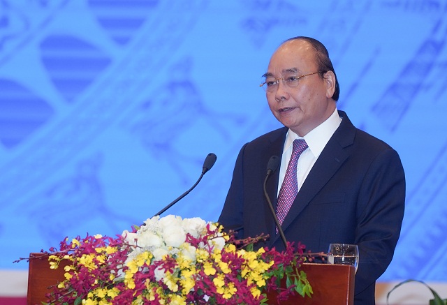 Thủ tướng Nguyễn Xuân Phúc phát biểu tại Hội nghị, kêu gọi tinh thần đoàn kết, cùng nỗ lực vượt qua khó khăn, phát triển kinh tế