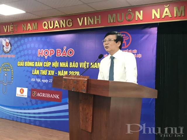 Phó Chủ tịch Thường trực Hội Nhà báo Việt Nam Hồ Quang Lợi thông tin về Giải bóng bàn.