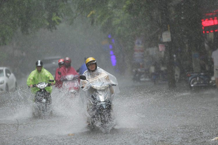 Thủ đô Hà Nội có mây, đêm và sáng có lúc có mưa rào và dông. Ảnh minh họa: Lê Phú/Báo Tin tức