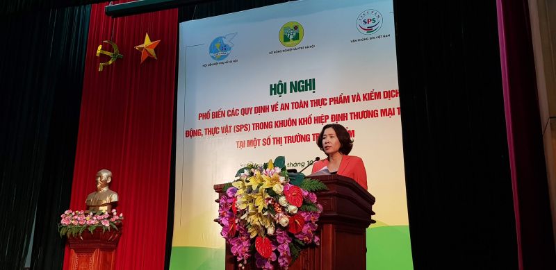 Bà Lê Kim Anh, Chủ tịch Hội LHPN Hà Nội phát biểu khai mạc