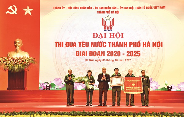 Thủ tướng Chính phủ Nguyễn Xuân Phúc trao danh hiệu AHLLVTND tặng lực lượng TNXP TP Hà Nội đã có thành tích đặc biệt xuất sắc trong cuộc kháng chiến chống Mỹ cứu nước