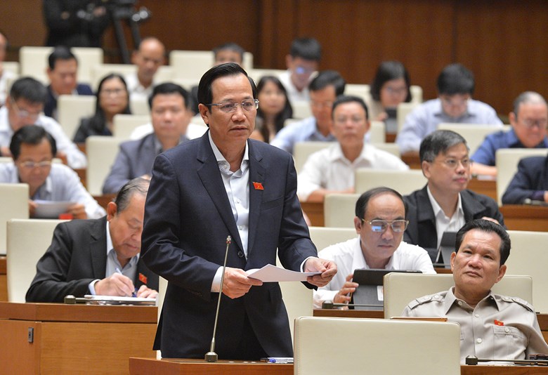 Bộ trưởng Bộ Lao động TB&XH Đào Ngọc Dung trả lời chất vấn của đại biểu