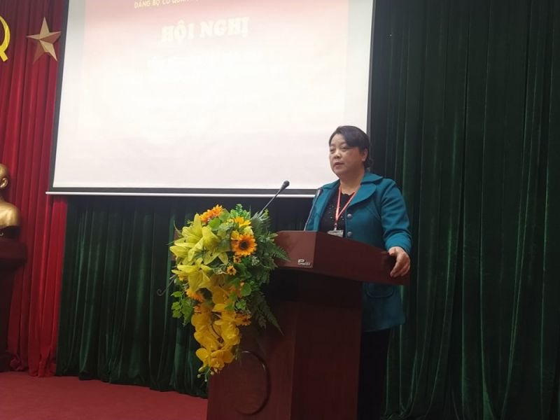 Đồng chí Nguyễn Thị Thu Thuỷ, Bí thư Đảng uỷ phát biểu tại Hội nghị.
