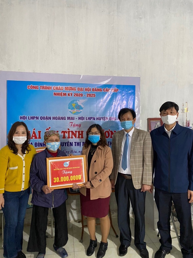 Hội LHPN quận Hoàng Mai hỗ trợ 30 triệu đồng giúp gia đình hội viên nghèo trên địa bàn huyện Ứng Hòa