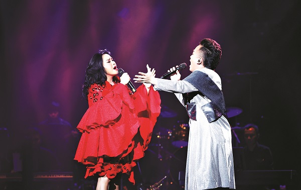Ca sĩ Thanh Lam và Tùng Dương trên sân khấu “Hẹn yêu”