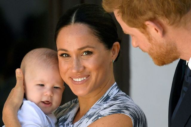 Hoàng tử Harry cùng vợ Meghan và cậu con trai Archie.