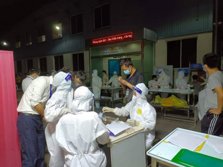Phát hiện hơn 300 công nhân ở Bắc Giang dương tính với SARS-CoV-2