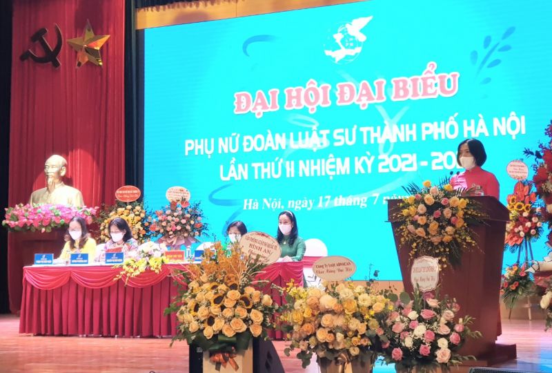 Chủ tịch Hội Phụ nữ Đoàn luật sư thành phố Hà Nội Nguyễn Thị Đinh Hương nhiệm kỳ 2016-2021 báo cáo trước Đại hội Chủ tịch Hội Phụ nữ Đoàn luật sư thành phố Hà Nội Nguyễn Thị Đinh Hương nhiệm kỳ 2016-2021 báo cáo trước Đại hội