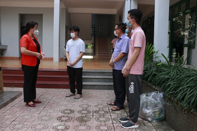 Các lưu học sinh chia sẻ sự xúc động khi luôn được đón nhận tình cảm, sự quan tâm của các thầy cô giáo Việt Nam và tổ chức Hội LHPN Hà Nội, Hội Hữu nghị Việt Nam Campuchia Các lưu học sinh chia sẻ sự xúc động khi luôn được đón nhận tình cảm, sự quan tâm của các thầy cô giáo Việt Nam và tổ chức Hội LHPN Hà Nội, Hội Hữu nghị Việt Nam Campuchia