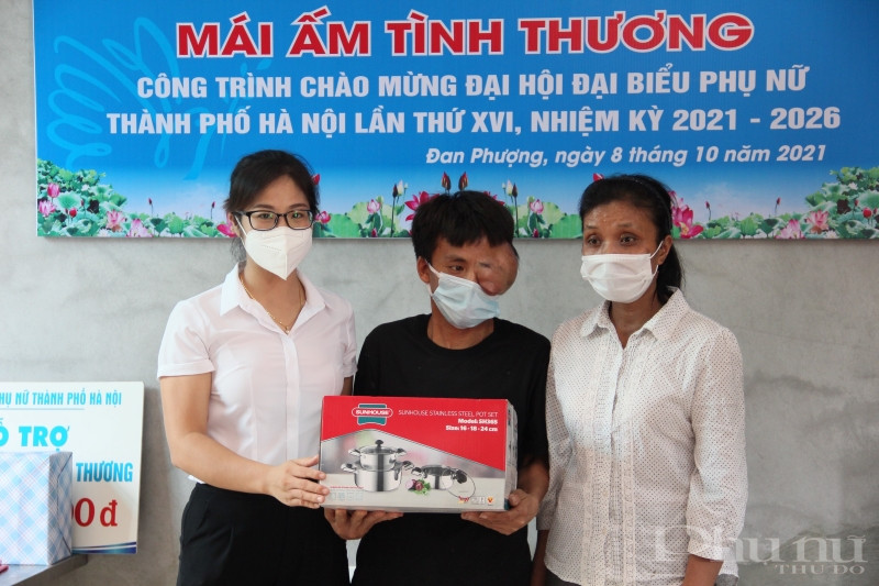 Trong dịp này, Hội LHPN xã Thượng Mỗ cũng có món quà thiết thực gửi tặng gia đình chị Phương. Trong dịp này, Hội LHPN xã Thượng Mỗ cũng có món quà thiết thực gửi tặng gia đình chị Phương.