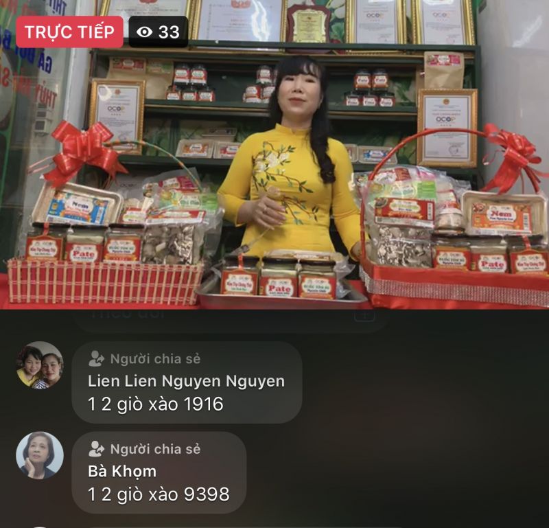 Nghệ nhân Đinh Thị Hải Yến, Giám đốc công ty cổ phần thương mại chế biến thực phẩm Sạch Từ Tâm livestream quảng bá sản phẩm Nghệ nhân Đinh Thị Hải Yến, Giám đốc công ty cổ phần thương mại chế biến thực phẩm Sạch Từ Tâm livestream quảng bá sản phẩm
