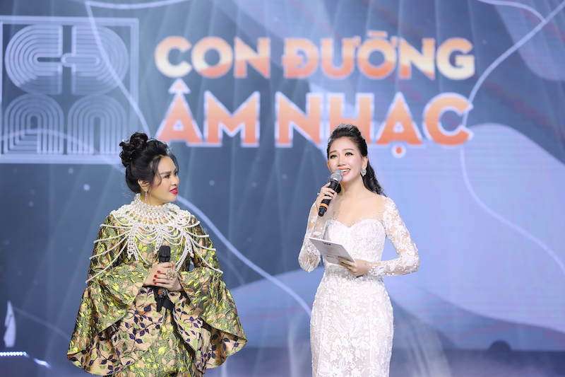 NSƯT Thanh Lam và MC Mỹ Vân cùng kể cho khán giả nghe nhiều câu chuyện về cuộc đời, sự nghiệp của Thanh Lam