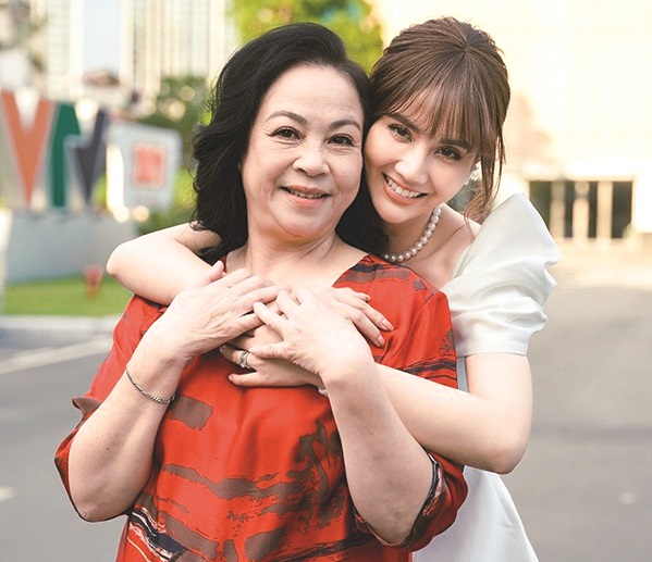 NSƯT Thanh Quý (vai bà Nga) & diễn viên Phan Minh Huyền (vai Vân Trang)