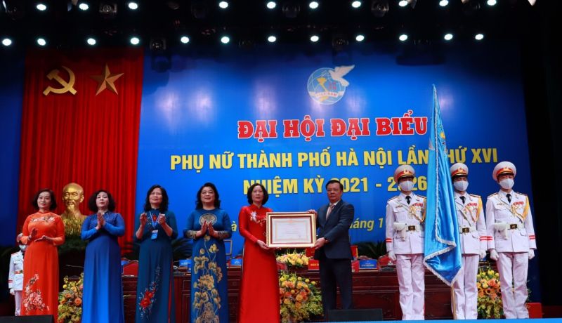 Hội LHPN Thành phố đón nhận phần thưởng cao quý của Đảng, Nhà nước