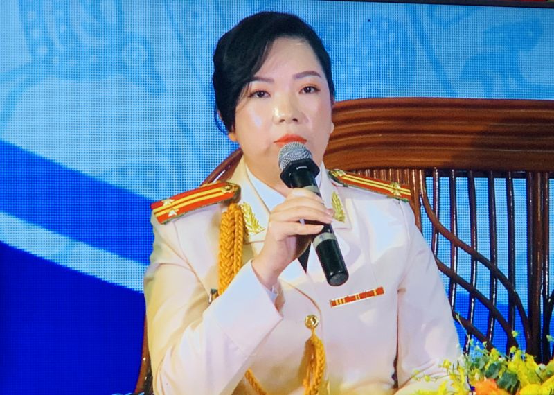 Trung tá Phạm Thị Thùy Dương giao lưu tại chương trình