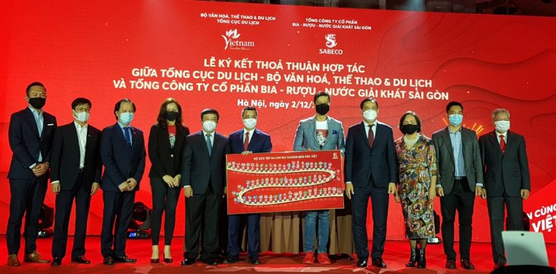 Công bố ghi nhận Kỷ lục Việt Nam cho bộ sưu tập "Bản sắc Việt".