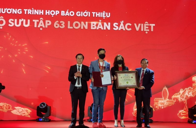 Bia Saigon vinh dự đón nhận Công bố xác lập Kỷ lục Việt Nam “Bản Sắc Việt”- Bộ sựu tập 63 lon bia với hình ảnh đặc trưng của 63 tỉnh thành đầu tiên tại Việt Nam”.