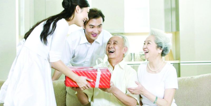 Văn hóa Á Đông coi việc chăm sóc cha mẹ ở tuổi già là bổn phận, là trách nhiệm báo hiếu
