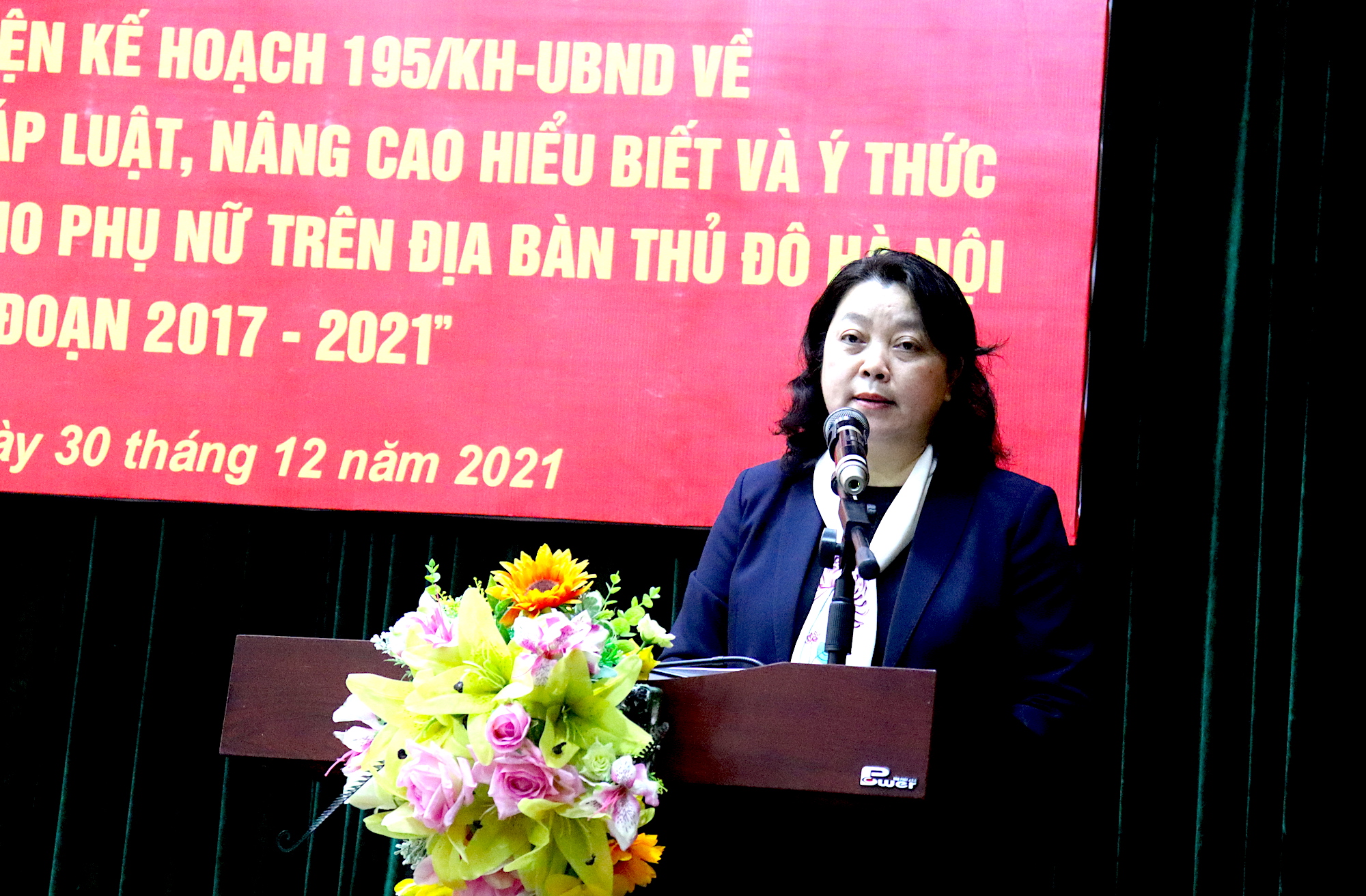 Đồng chí Nguyễn Thị Thu Thuỷ, Phó Chủ tịch Thường trực, Hội LHPN TP Hà Nội đánh giá kết quả 5 năm thực hiện kế hoạch 195/KH-UBND về 