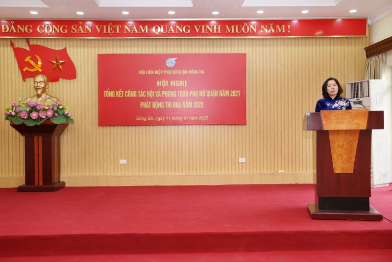 Đồng chí Lê Kim Anh, Chủ tịch Hội LHPN Hà  Nội phát biểu tại Hội nghị