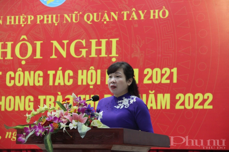 Đồng chí Bùi Thị Ngọc Thúy phát biểu tại hội nghị.