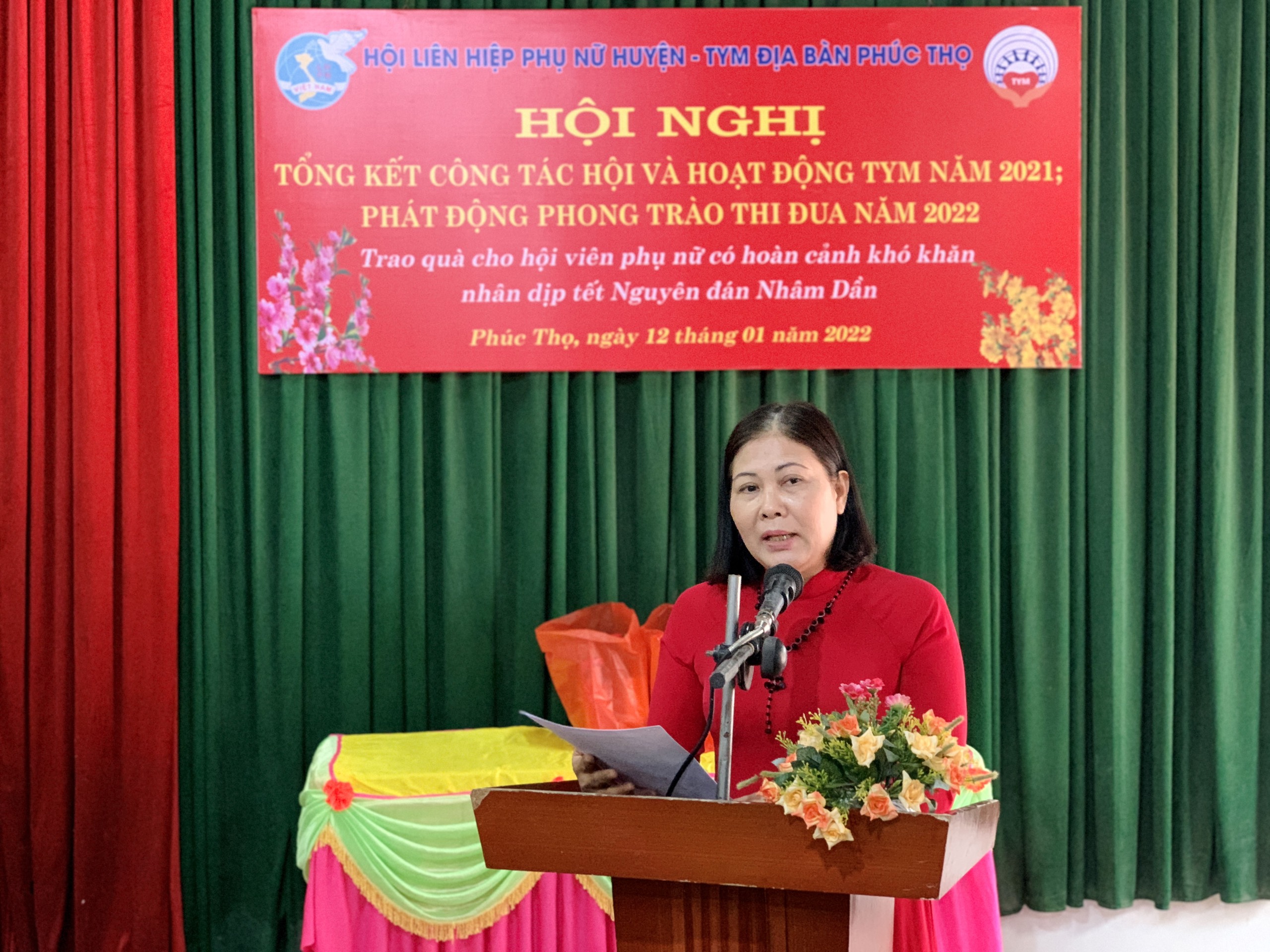 Đồng chí Lê Thị Thư, Chủ tịch Hội LHPN huyện Phúc Thọ phát động thi đua năm 2022