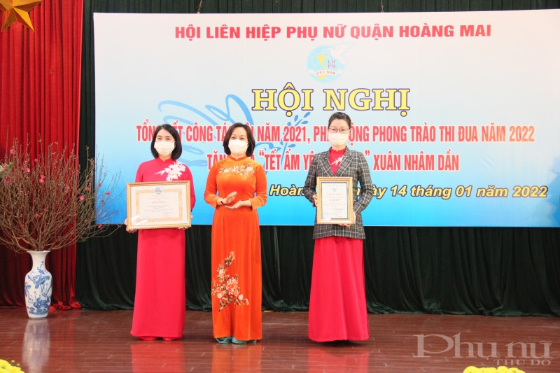Với những kết quả đạt được trong năm 2022, Hội LHPN quận Hoàng Mai vinh dự được Hội LHPN Việt Nam, Hội LHPN Hà Nội, UBND quận Hoàng Mai tặng Bằng khen và Giấy khen.