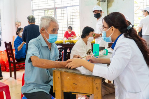 Amway Việt Nam cùng Hội Chữ thập đỏ TP Hồ Chí Minh tổ chức chương trình “Tết ấm áp nghĩa tình” cho người nghèo