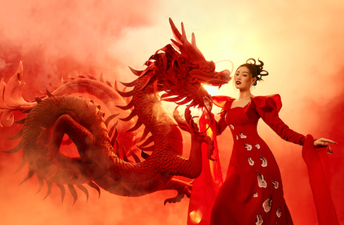 Hoa hậu Khánh Vân chụp ảnh áo dài Tết với hình tượng Rồng